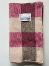 Load image into Gallery viewer, Wool Shoulder Wrap